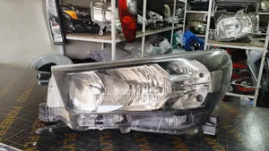 Taa ya Mbele ya Toyota Hilux Revo 2018 (Isiyo ya Xenon)