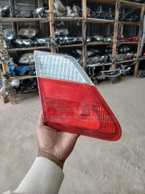 Taa ya Buti ya Toyota Premio 260