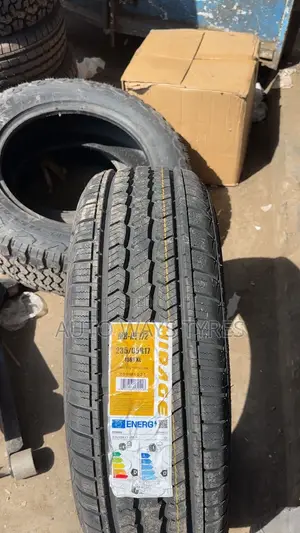 Tairi ya Mirage 235/65R17