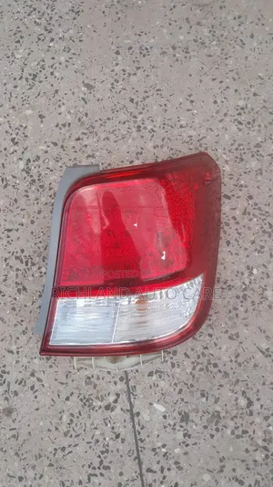 Taa ya Nyuma ya Toyota Axio 2014 RHS