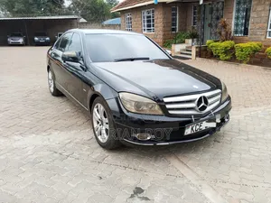 Mercedes-Benz C220 2013 Nyeusi