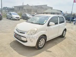 Toyota Passo 2016 Nyeupe