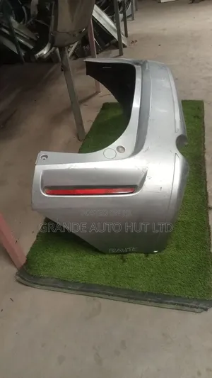 Bampa ya Nyuma ya Mazda Biante