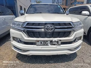 Toyota Land Cruiser V8 2015 White