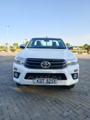 Toyota Hilux 2025 Nyeupe
