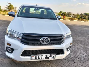 Toyota Hilux Single Cab 2025 Nyeupe
