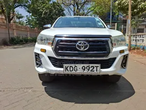 Toyota Hilux 2017 Rangi Nyeupe Kavu