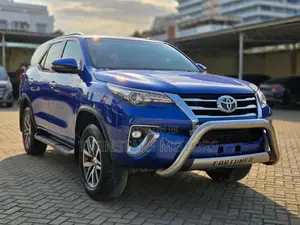 Toyota Fortuner 2.8 D AWD 2019 Bluu