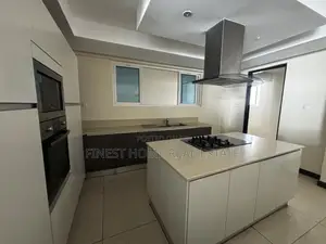 3 Bedroom Apartment with DSQ in Riverside for Rent