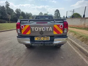 Toyota Hilux 2021 Kijivu