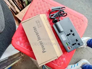 Inverter yenye Multidockets za AC Mbili, USB, Type-C Port, na LED Display