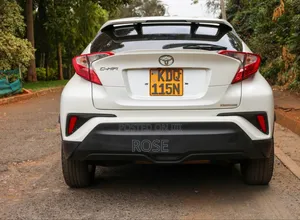 Toyota C-HR 2017 Nyeupe