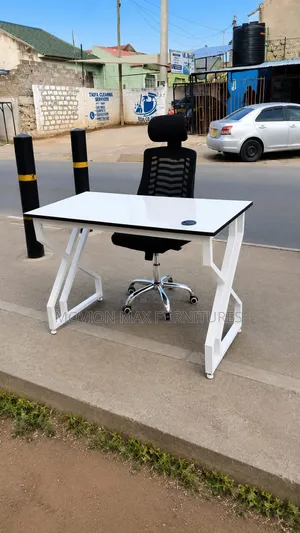 Cubicle Metallic Office Table and Office Chairs