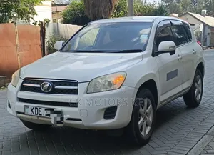 Toyota RAV4 2014 Nyeupe