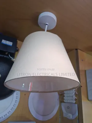 Lampshade ya Kuning'inia