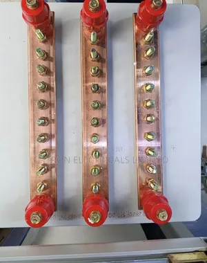 Copper Busbar Futi 1 na Insulators