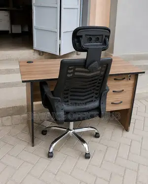 Meza ya Ofisi ya Executive na Kiti cha Mesh cha Ergonomic chenye Headrest