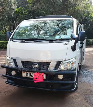 Nissan Caravan (Urvan) 2016 Nyeupe