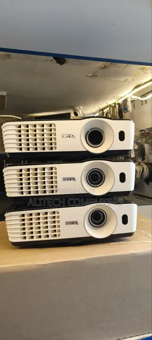 Projector ya BenQ DLP XGA 3000 Lumens