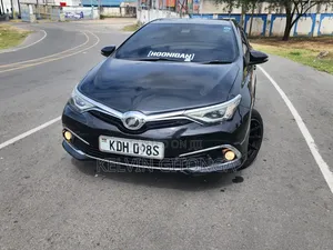 Toyota Auris 2015 Nyeusi