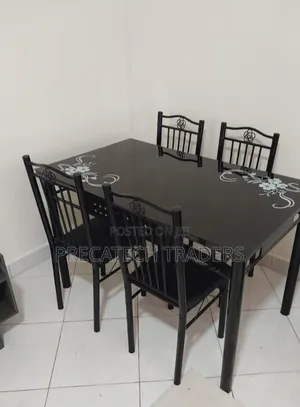 Meza ya Kula Nyeusi ya Kisasa ya Watu 4