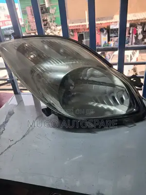 Toyota Vitz 2008 Taa ya Mbele Isiyo Xenon