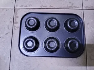 Non-Stick Muffin Baking Tin - 6 Hole