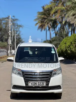 Toyota Noah 2016 Nyeupe
