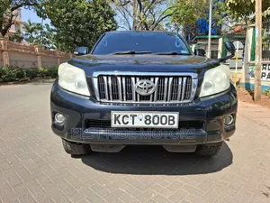 Toyota Land Cruiser Prado 2012 Nyeusi