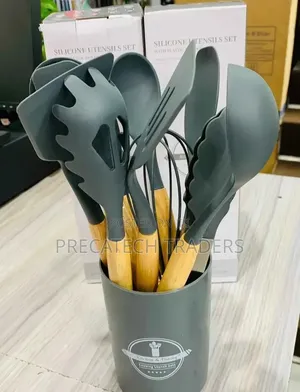 Vijiko vya Kupikia vya Silicone na Mishikio ya Bamboo - Seti ya Pcs 12