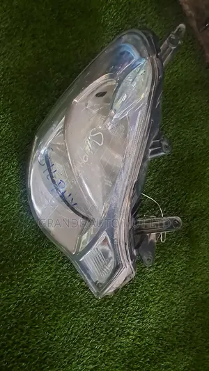 Taa za Mbele za Nissan Sylphy N17 (Sio Xenon)
