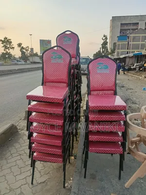 Viti Vyekundu kwa Kumbi za Mikutano au Makanisa