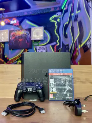 PlayStation 4 Slim 500GB na Kontrola 1 na The Last of Us