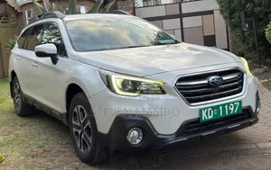 Subaru Outback 2018 Nyeupe