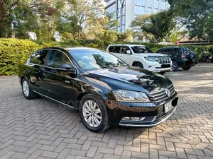 Volkswagen Passat 2012 Nyeusi