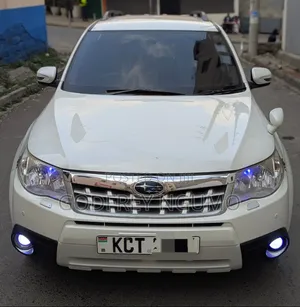 Subaru Forester 2012 Nyeupe