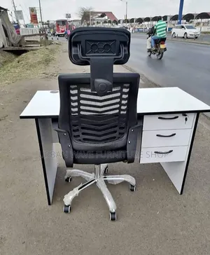 Seti ya Dawati na Kiti cha Meneja Ofisi
