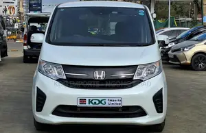 Honda Stepwgn 2019 Nyeupe
