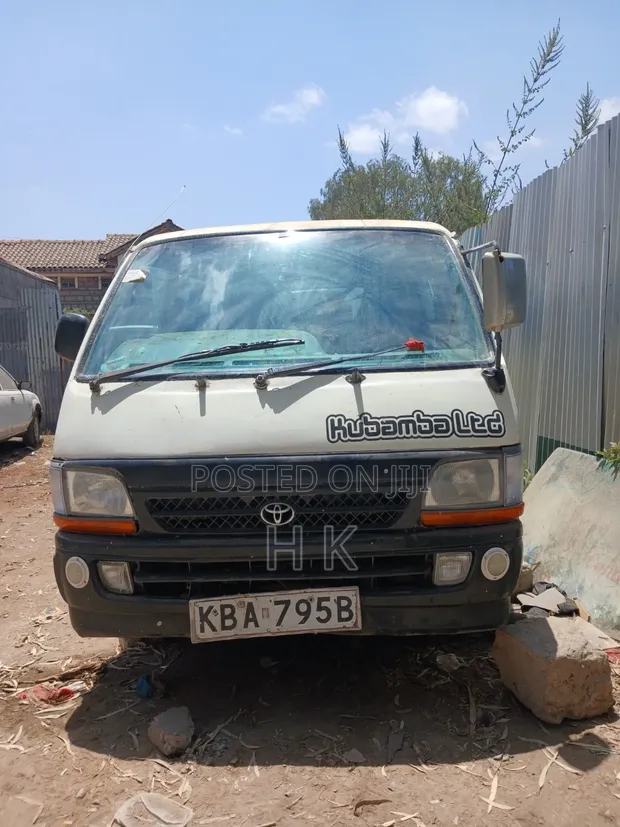 Toyota HiAce 2000 Nyeupe - 1
