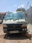 Toyota HiAce 2000 Nyeupe - 1