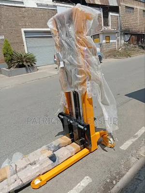 2-Tonne Manual Hydraulic Stacker