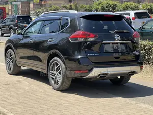 Nissan X-Trail 2.0 Petrol FWD 2018 Nyeusi