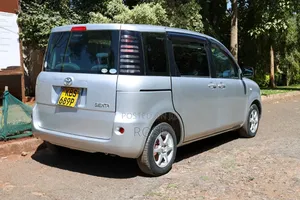 Toyota Sienta 2006 Fedha