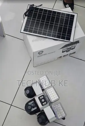 Kamera ya Usalama ya Lenzi Tatu ya 4G Inayotumia Jua na PTZ Night Vision