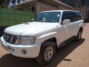 Nissan Patrol 2008 Nyeupe