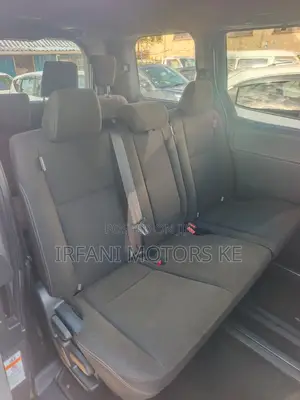 Toyota Esquire 2.0 FWD 8-Seater 2019 Silver