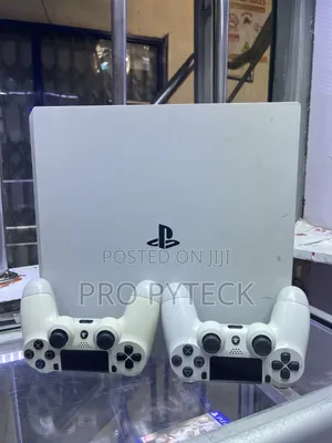 PlayStation 4 Pro 1TB Nyeupe