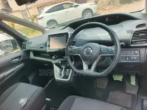 Nissan Serena 2019 Nyeusi