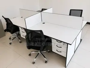 Workstation Nyeupe ya Ofisi ya Njia 4 yenye Droo na Paneli za Kugawanya