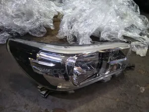 Taa ya Mbele Toyota Hilux Vigo